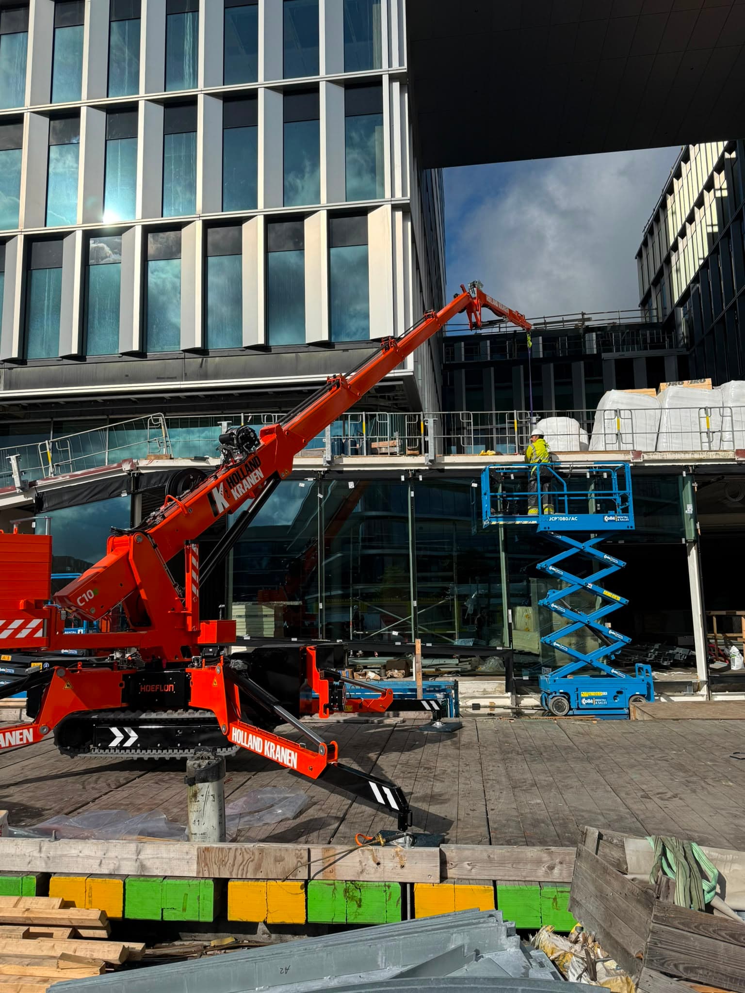 Holland Kranen mini crane at work